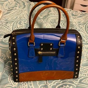 Light weight oversized bag with eye catching features